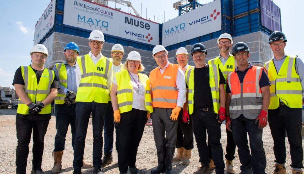 037 Partners from Blackpool Council, Muse, Vinci Construction and Mayo Civils at the new regional home for the civil service being constru (1)