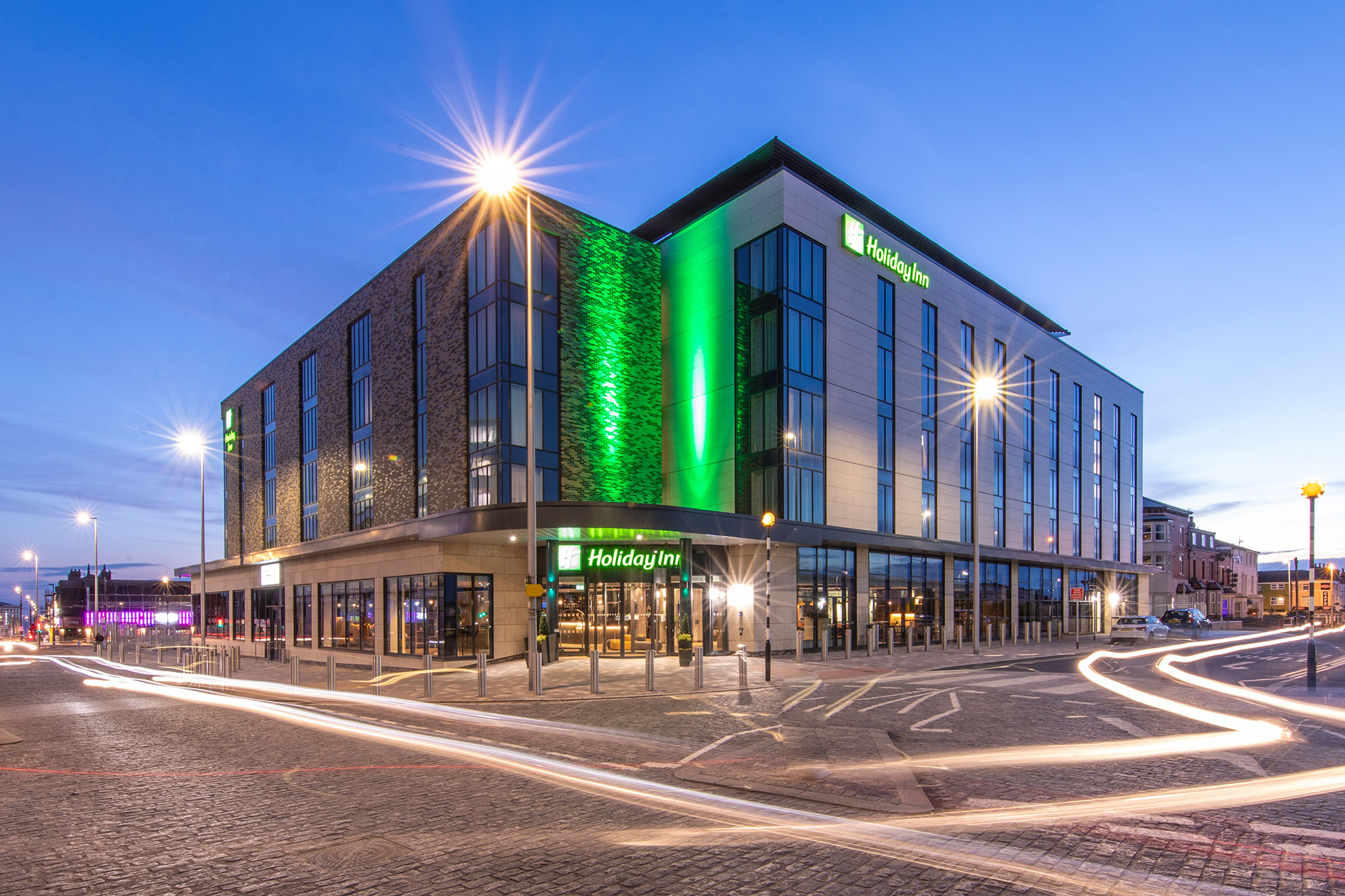 A 144 bedroom Holiday Inn hotel opened in 2024 with a Marco Pierre White New York Italian Restaurant. The hotel boasts a separate Platform 9 Bar and Lounge, Starbucks coffee and 24-hour fitness suite, as well as a surface car park behind.